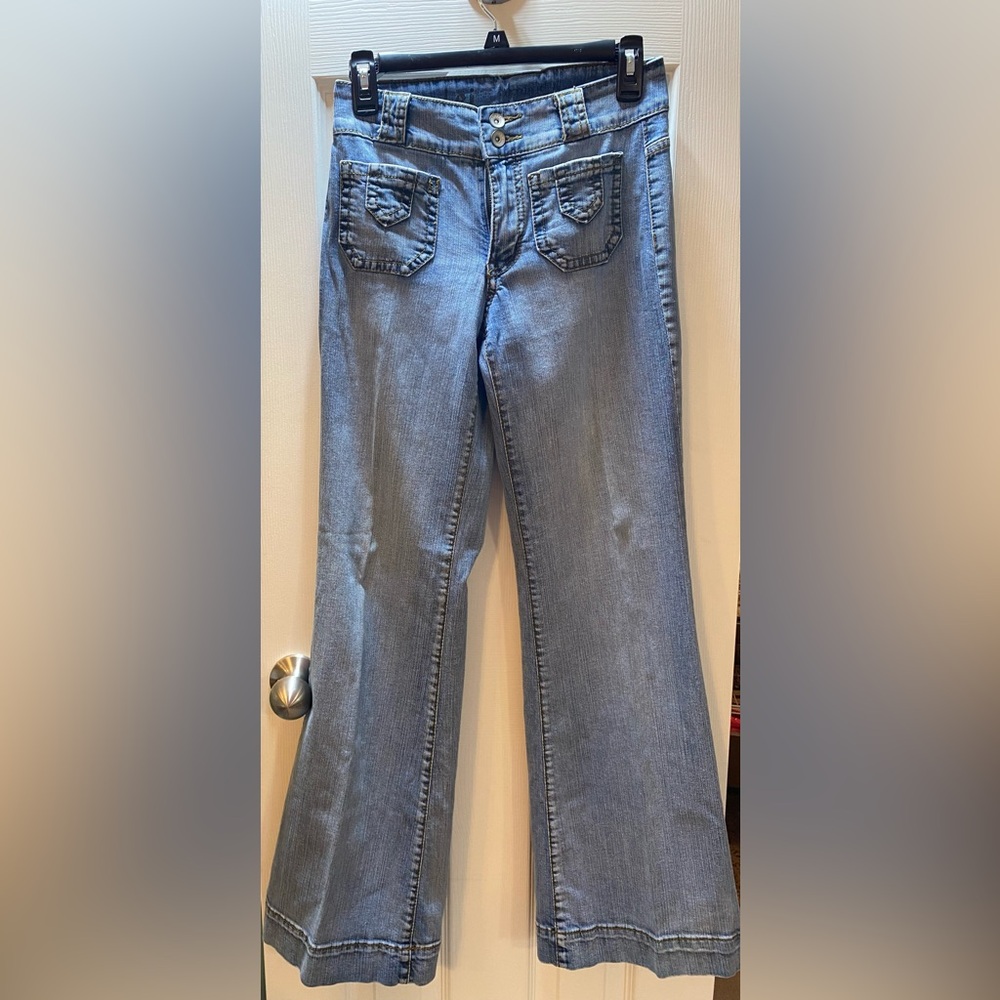 LEI | Sophia Hiphugger Flare Denim Jeans, Size 5 Juniors